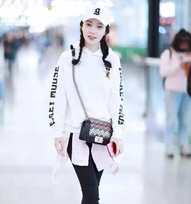 今年秋冬最chic！原來短發(fā)和帽子這么配??！