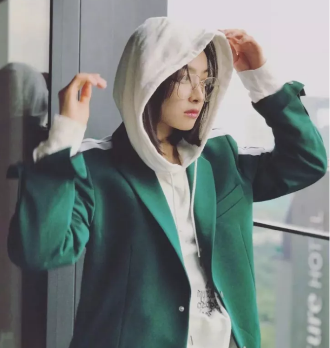 今年秋冬最chic！原來短發(fā)和帽子這么配?。? border=